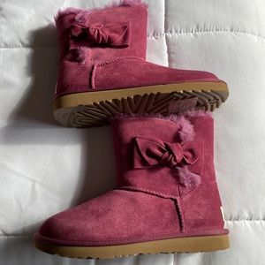 Ugg girls new size 4
